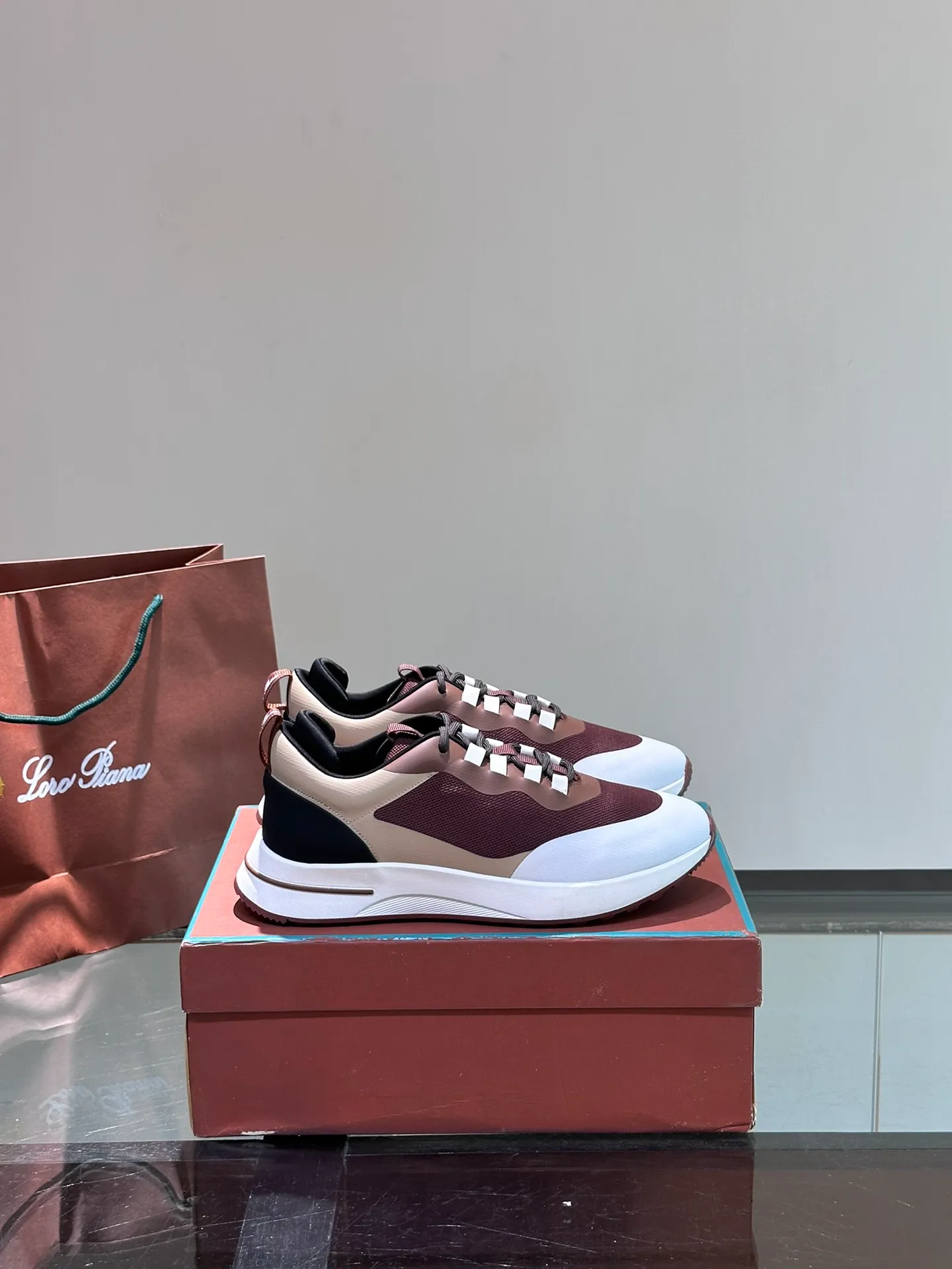 Factory price: 540💰Loro men's shoes💰iana niche Loro classic jogging shoes, men's lace-up casual shoes and sneakers, high-quality lightweight and comfortable fabrics, suitable for outdoor leisure, the color scheme is young and energetic, and it looks great with sportswear or casual suits! Size: 39-45 (46 customized)